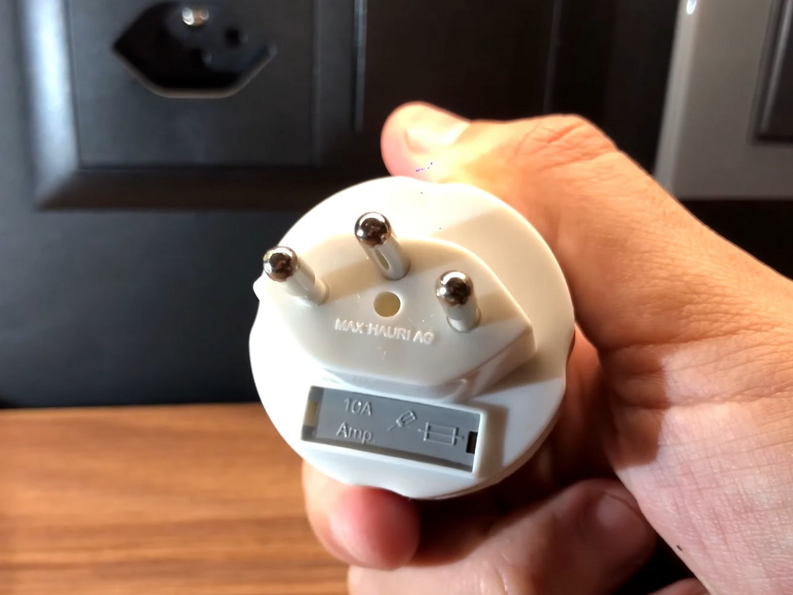 שקע חשמל בשוויץ